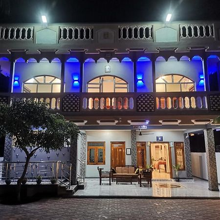Nallur Holidays Inn Jaffna Exterior photo
