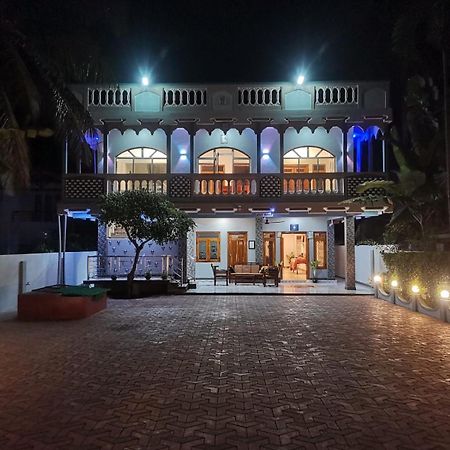 Nallur Holidays Inn Jaffna Exterior photo