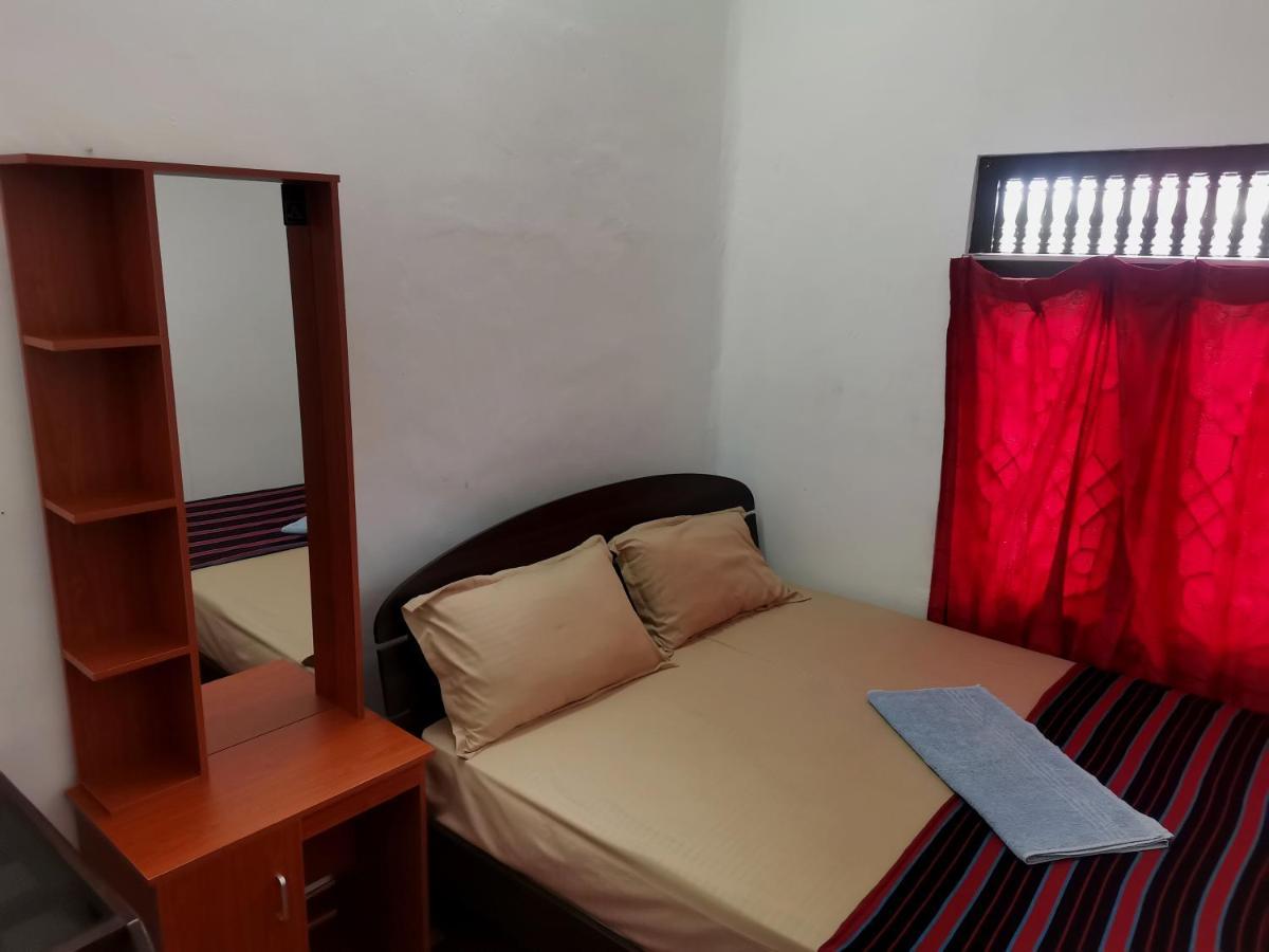 Nallur Holidays Inn Jaffna Exterior photo
