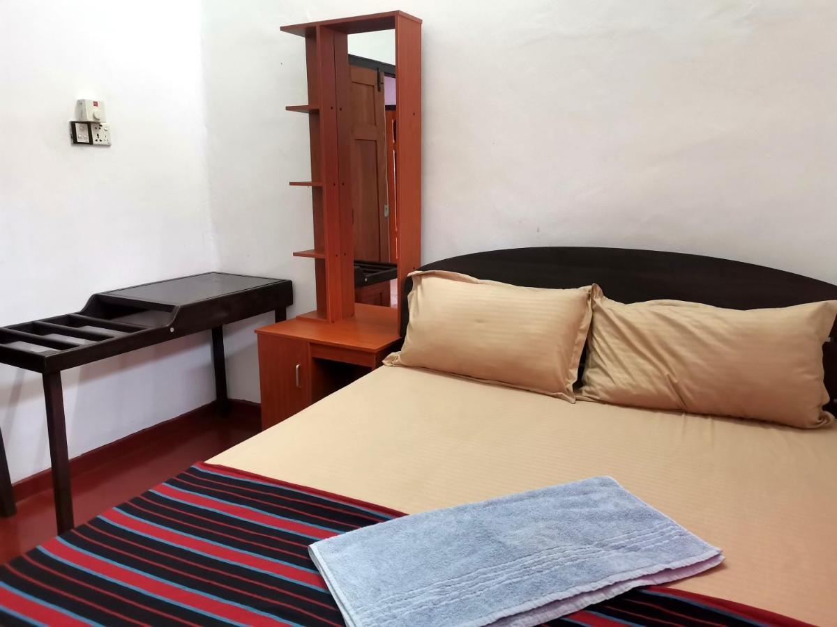 Nallur Holidays Inn Jaffna Exterior photo
