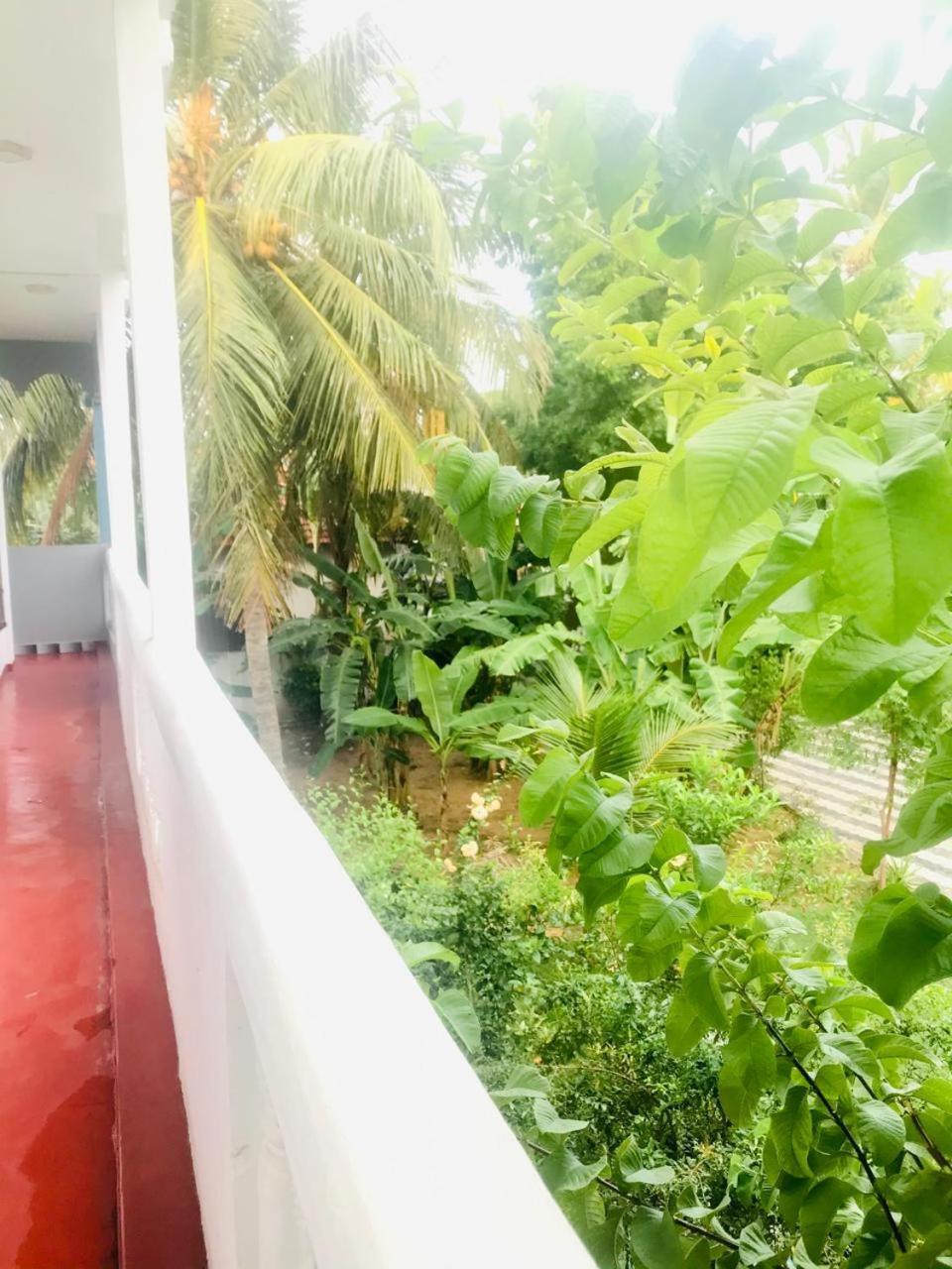 Nallur Holidays Inn Jaffna Exterior photo